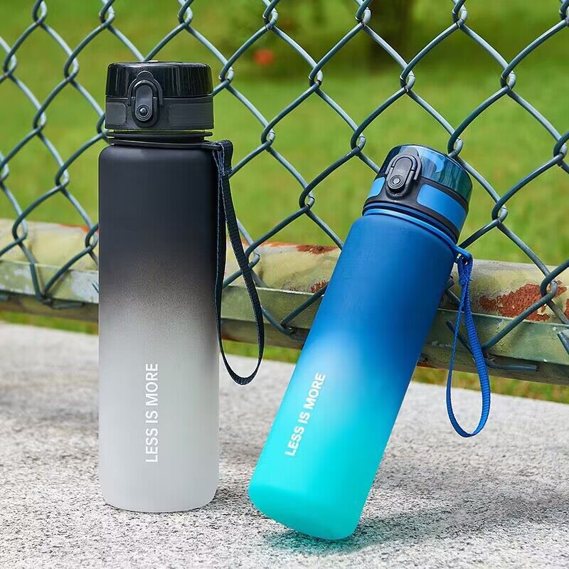 Outdoor Sport Field - 1-Liter-Sportwasserflasche mit großem Fassungsvermögen, Farbverlauf, Plastikbecher,